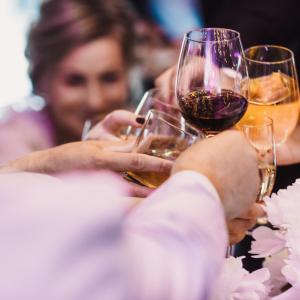 wijn voor een trouwfeest, huwelijk, familiefeest