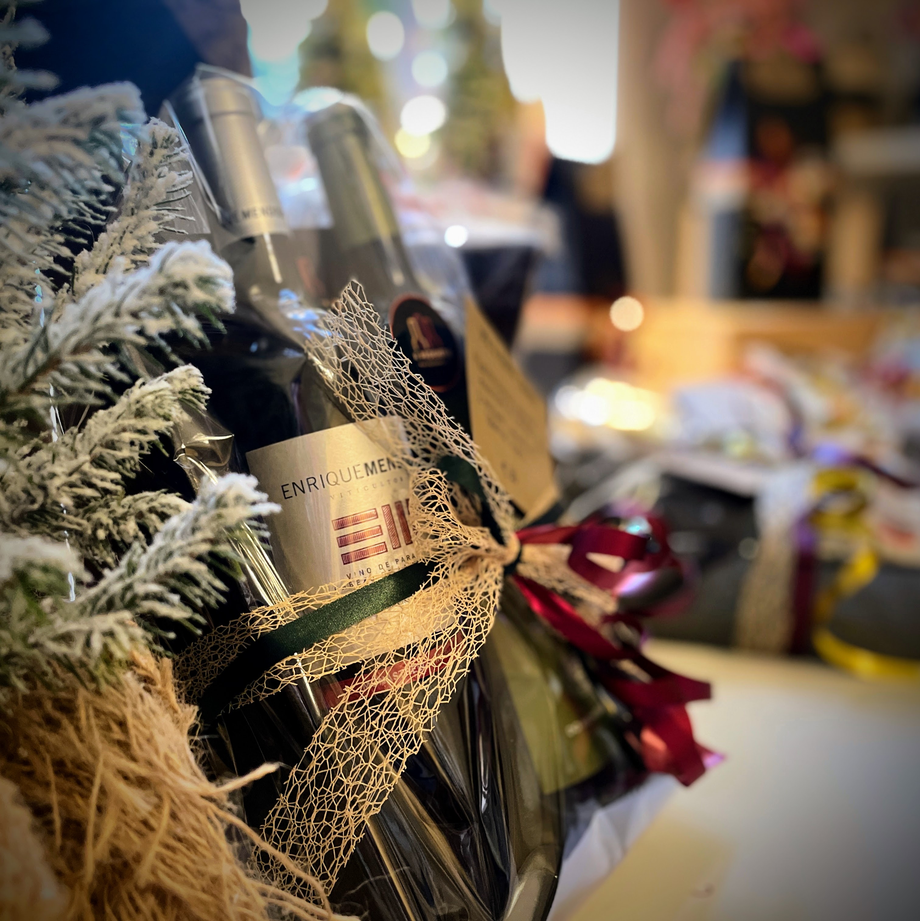 Sfeervolle feestelijke wijngeschenken in de popup cadeaushop van De Proeverij