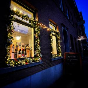 Kerstsfeer in wijnshop De Proeverij